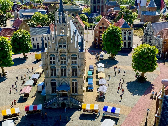 This image has an empty alt attribute; its file name is Madurodam-Gouda-Old-City-Hall-1-700x525.jpg